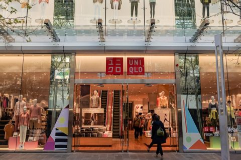 cara Uniqlo berkomunikasi