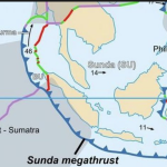 "Peta nasional Indonesia yang menunjukkan garis zona Sunda Megathrust dari Sumatra hingga selatan Jawa dan Bali-Nusa Tenggara."
