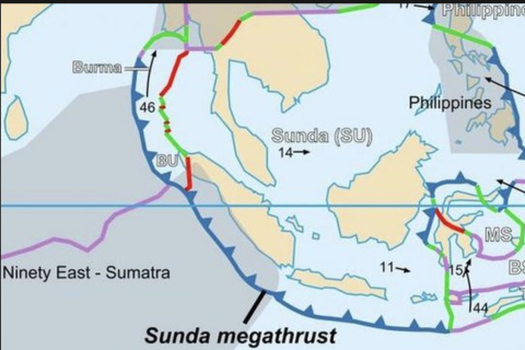 "Peta nasional Indonesia yang menunjukkan garis zona Sunda Megathrust dari Sumatra hingga selatan Jawa dan Bali-Nusa Tenggara."