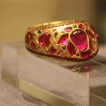 India’s Great Mughals gold thumb ring