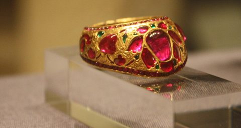 India’s Great Mughals gold thumb ring