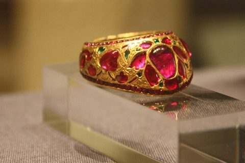 India’s Great Mughals gold thumb ring