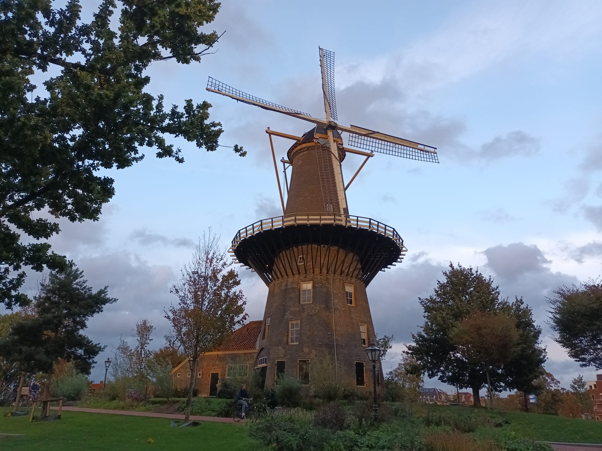 A final view of Leiden’s waterside setting.