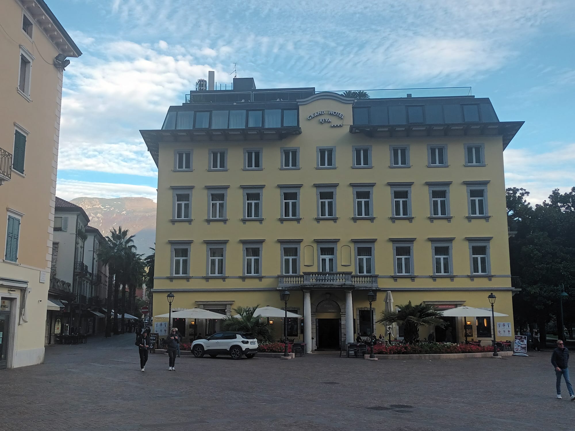 The yellow Grand Hotel Riva, a reminder of the town long tradition of lakeside hospitality